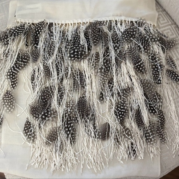 Anna Trzebinski Designer Stole trimmed in Fowl Feathers Black and White NWOT - Picture 4 of 4